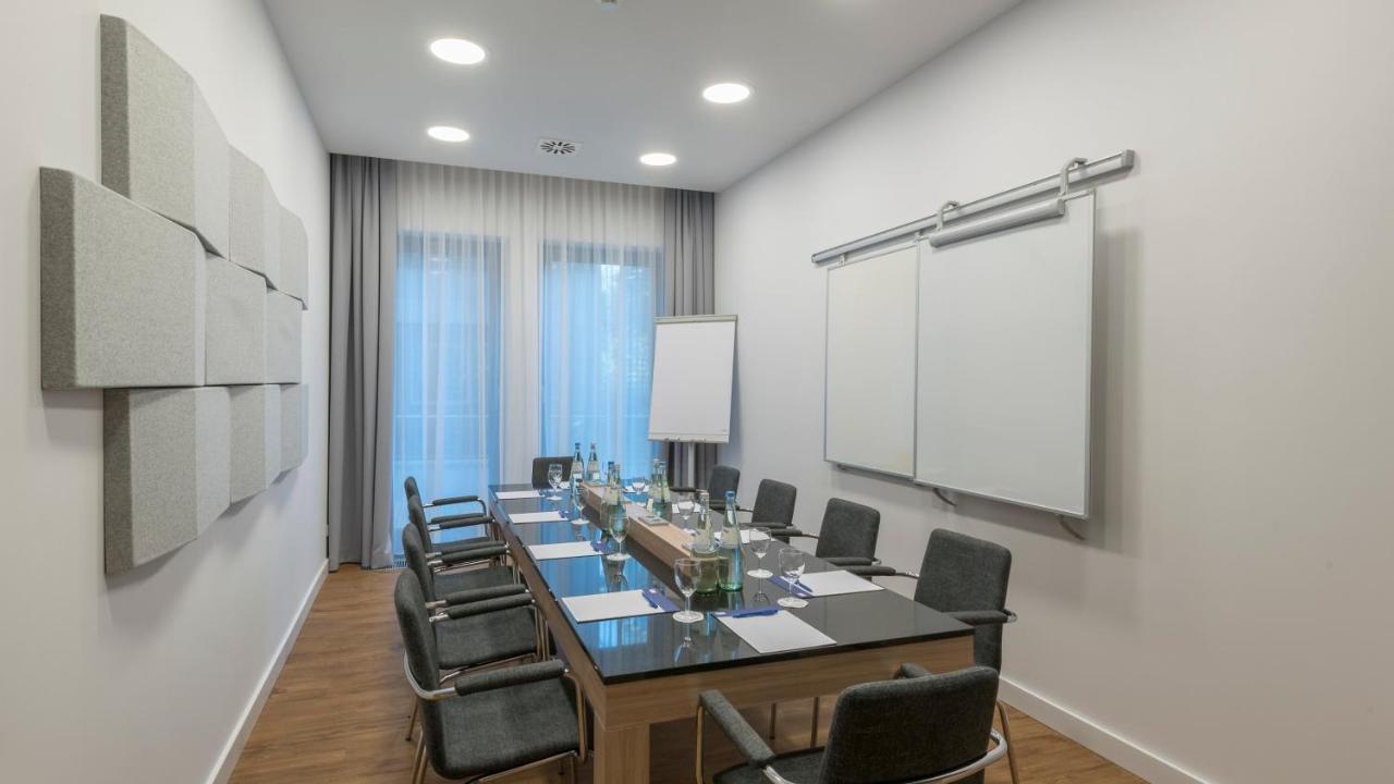 Express - Frankfurt - Westend, An Ihg